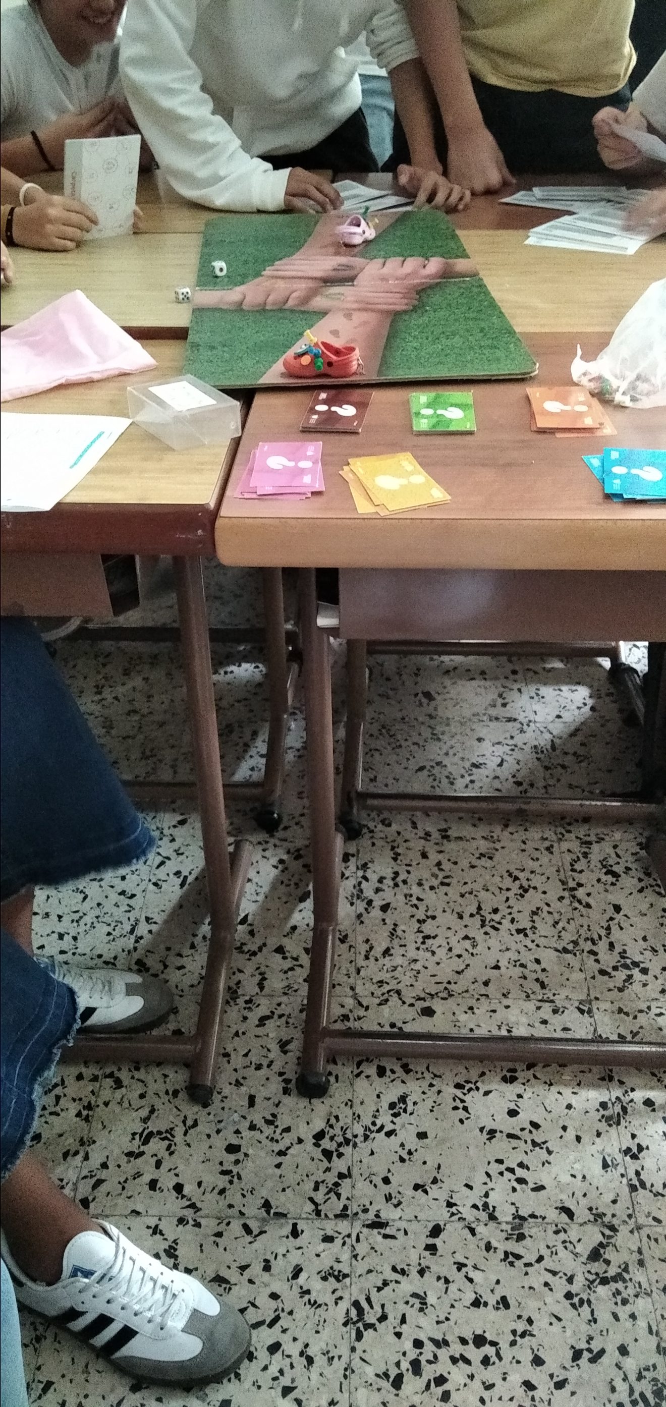 Arrancamos las actividades en centros educativos con el Trivial Solidario en el Colegio Enrique de Ossó